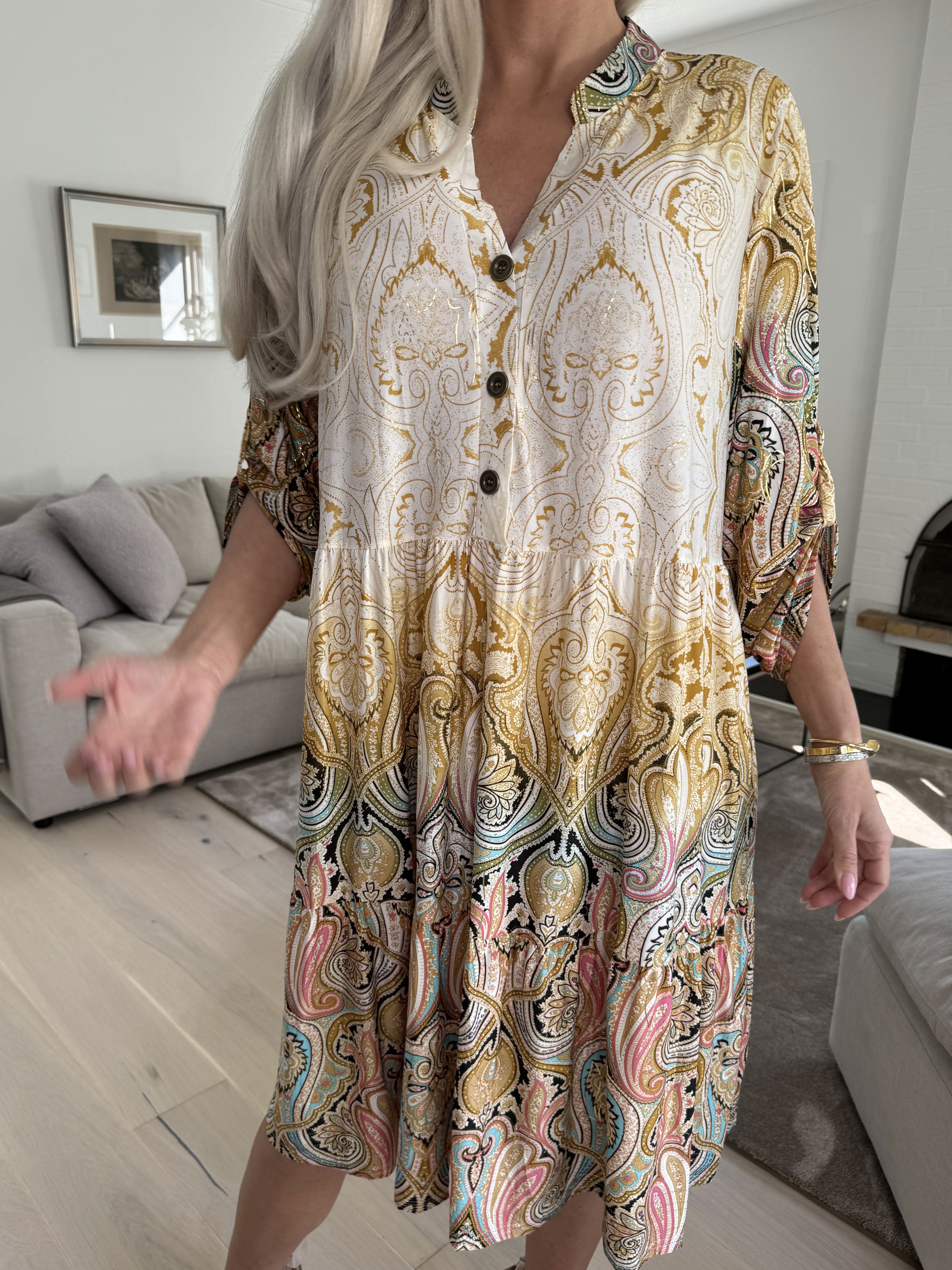 Milano Tamaria Midi - Kjole i fint print i lag på lag look